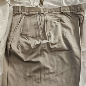 Mens pants-NWT